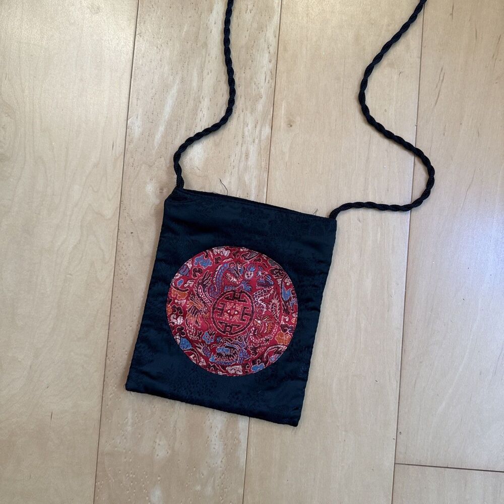 ORIENTAL RED SILK CROSSBODY BAG Unbranded Black And Red Lightweight Purse